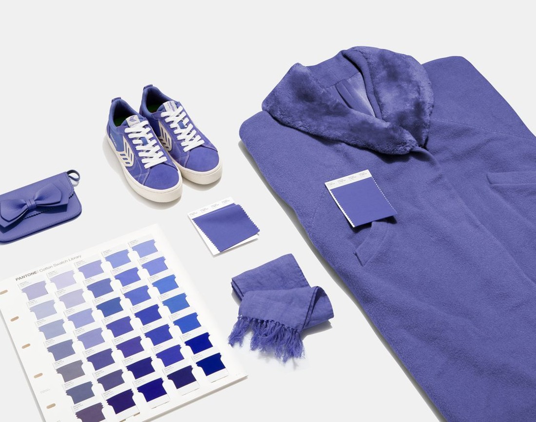 Culoarea anului 2022 Very Peri haine