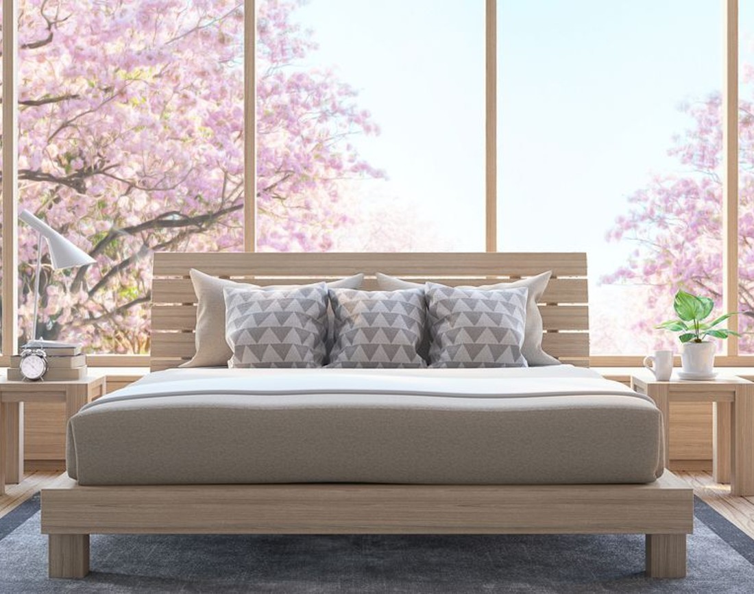 Dormitor in stil feng shui cu lemn si flori