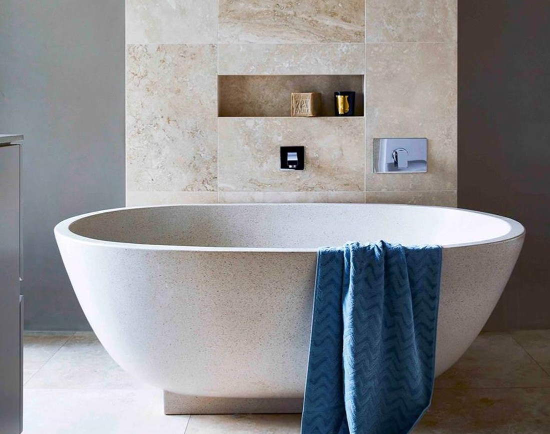 Cada freestanding si perete cu travertin