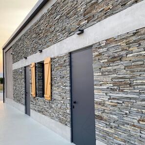 Ardezie Kavala 3D Strips | Piatra Decorativa pt. Placari Verticale, Exterior-Interior (10-12 mp/palet)
