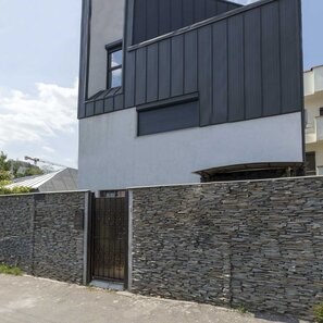 Ardezie Kavala 3D Strips | Piatra Decorativa pt. Placari Verticale, Exterior-Interior (10-12 mp/palet)