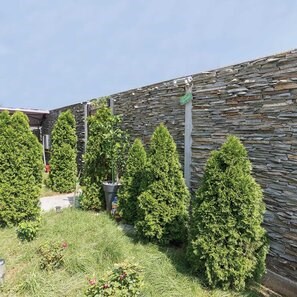 Ardezie Kavala 3D Strips | Piatra Decorativa pt. Placari Verticale, Exterior-Interior (10-12 mp/palet)
