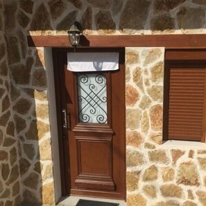 Limestone Poligonal Rock Face - Rustic Yellow | Placari Verticale, Exterior-Interior (20mp/palet)