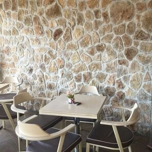 Limestone Poligonal Rock Face - Rustic Yellow | Placari Verticale, Exterior-Interior (20mp/palet)