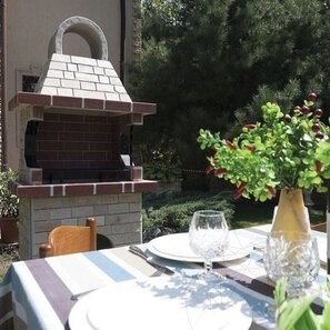 Gratar Gradina 'Mic' - Placat cu piatra decorativa