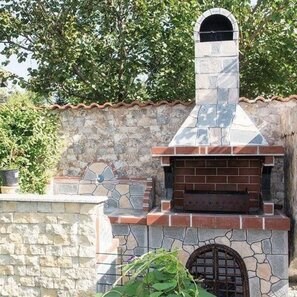 Gratar Gradina 'Mediu' - Placat cu piatra poligonala montat