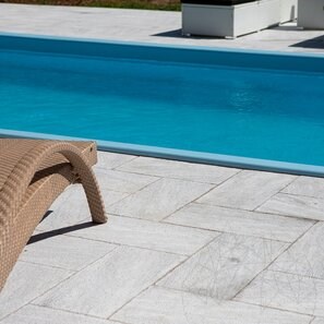 Marmura Kavala Cross Cut Buciardata, 60 x 30 x 2 cm (Pavaj Exterior)