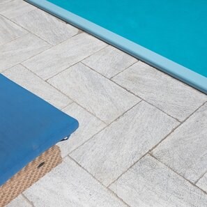 Marmura Kavala Cross Cut Buciardata, 60 x 30 x 2 cm (Pavaj Exterior)