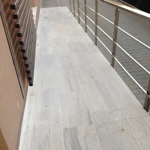 Marmura Kavala Cross Cut Buciardata, 60 x 30 x 2 cm (Pavaj Exterior)