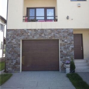 Ardezie Rusty Brown Natur, 10 cm x LL | Piatra Decorativa - Placari Verticale, Exterior-Interior
