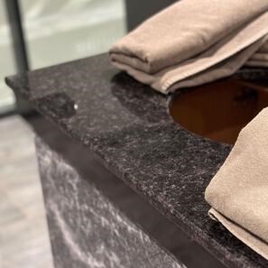 Granit Black Pearl Polisat 2 cm – Blaturi, Trepte, Glafuri si Piese Personalizate