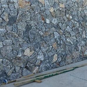 Marmura Poligonala Rock Face Lava Black