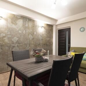 Ardezie Flexibila SKIN Ultra-Flex 2mm - Tan, 185 x 61 cm | Piatra pt Pereti, Mobilier, Fatade si Spatii Umede