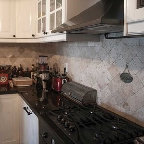 Travertin Classic Cross Antichizat, 10 x 10 x 1 cm - Economy