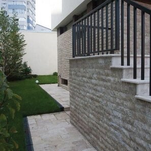 Travertin Latte Scapitat 10 cm x LL x 1.3 cm
