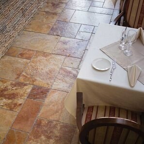 Travertin Peach Cross Cut French Pattern Set Periat si Daltuit 1.2 cm