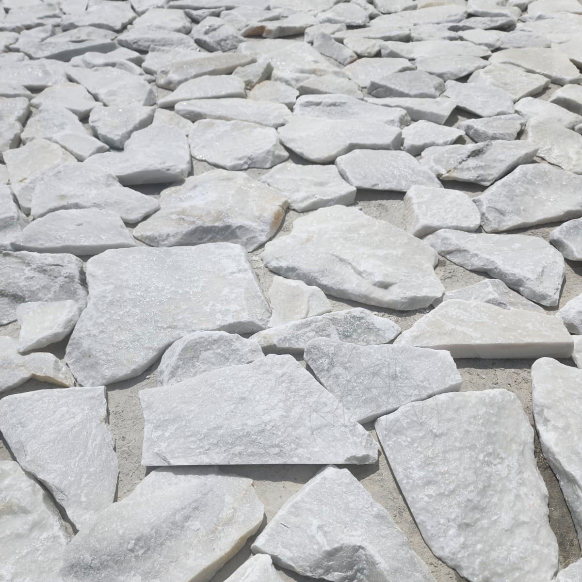 Marmura Poligonala Rock Face White