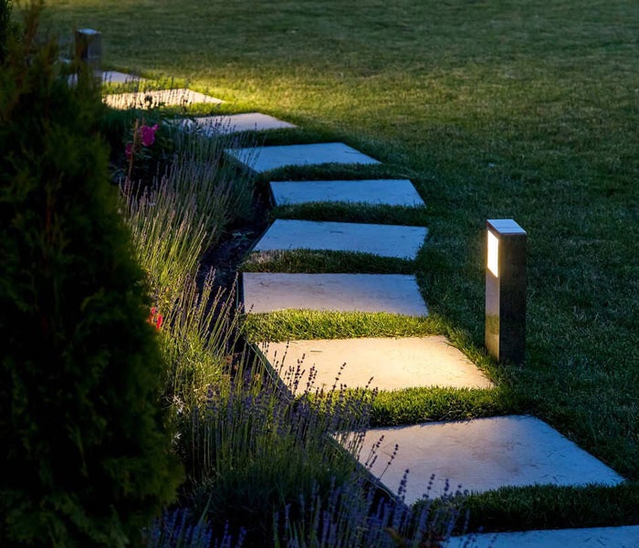 Iluminare eficienta pentru pasii de gradina: idei si sfaturi pentru un design pe timp de noapte
