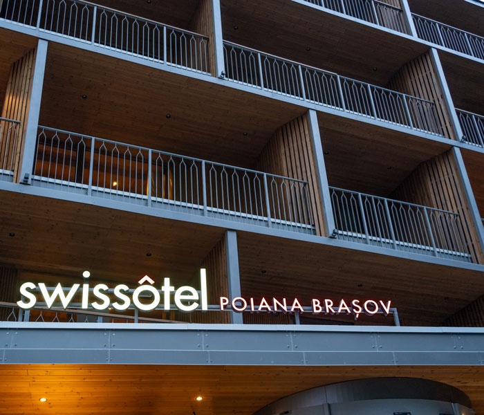 Swissôtel Poiana Brașov: O Simfonie de Design, Natură și Lux Contemporan