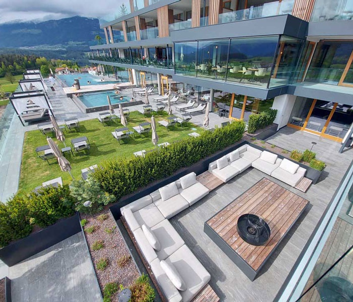 Design exterior de top la Hotel Winkler cu L'ALTRA PIETRA