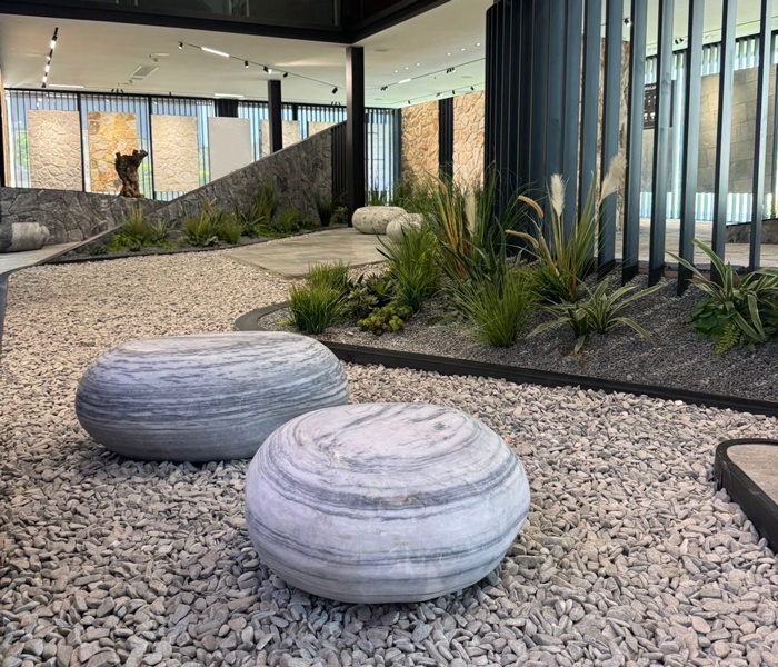 Stone Cloude Pebble - Arhitectură Organică – Între Natură și Sculptură
