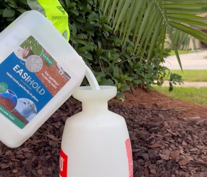 EASIHOLD – Soluția inteligentă pentru fixarea pietrișului și a mulciului în grădini și amenajări moderne