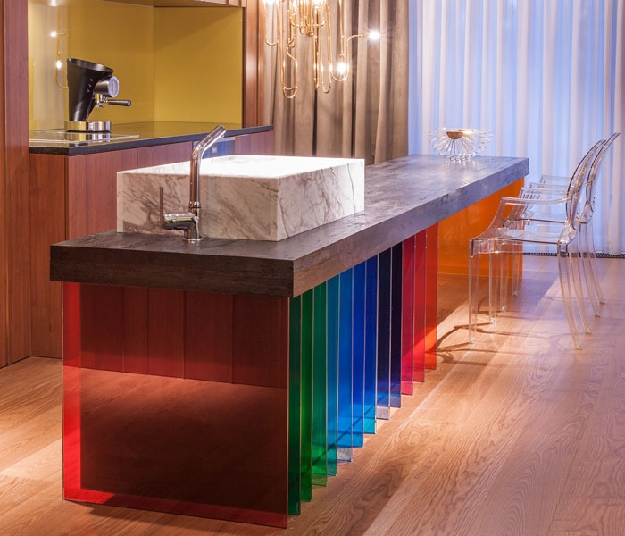 PIATRAONLINE - Insule sculpturale & fronturi curbe — când piatra devine artă