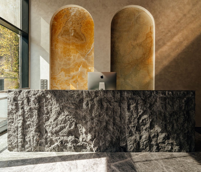 Transformând Piatra Naturală în Artă, Inovație și Inspirație