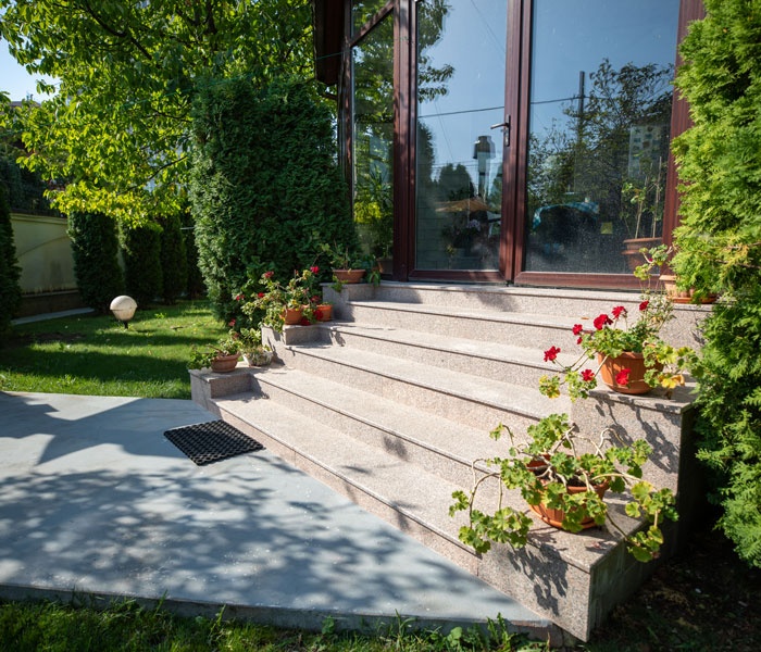 Cum alegi granitul exterior Ghid pentru proiecte durabile - granit pentru trepte, glafuri, pavaje, fațade