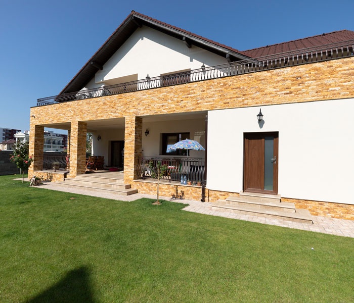 Piatra Decorativă: Elementul Cheie în Designul Modern pt Fațade, Garduri și Șeminee