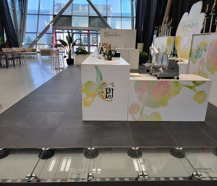Perrier-Jouët Bar Stage – Bologna | Design pus în scenă cu piatra sinterizată L’ALTRA PIETRA
