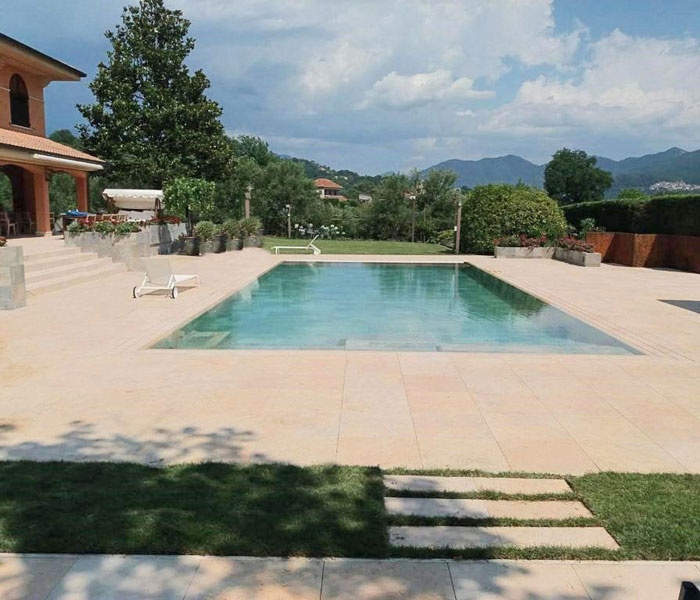 Pavajul piscinei cu piatra sinterizata - L'atra Pietra în Wellness Centre Frosinone