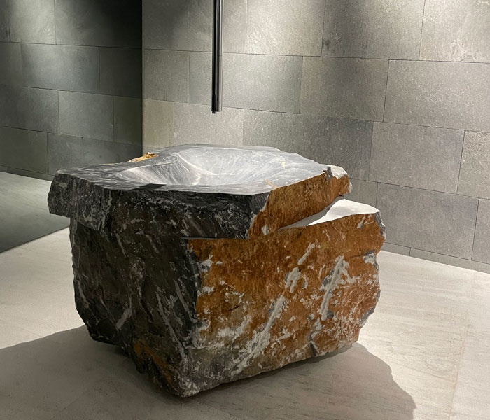 Atelierul PIATRAONLINE: Arta Personalizării în Piatra Naturală