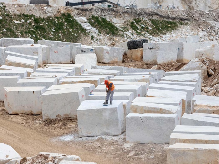 Piatra naturală și ecologia: cum poate deveni un material sustenabil în arhitectura modernă