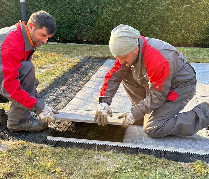 Covor din piatră naturală drenant și piatră sinterizată vs. marmură: ghid pentru arhitecți și designeri de interior