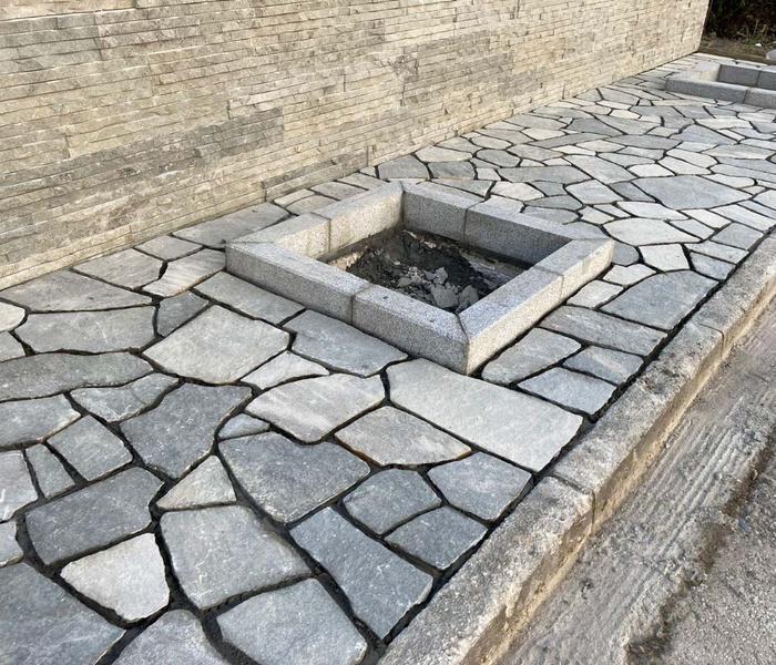 Ardezie Kavala: piatra decorativă care transformă spațiile — de la carieră la pavajul exterior mult dorit