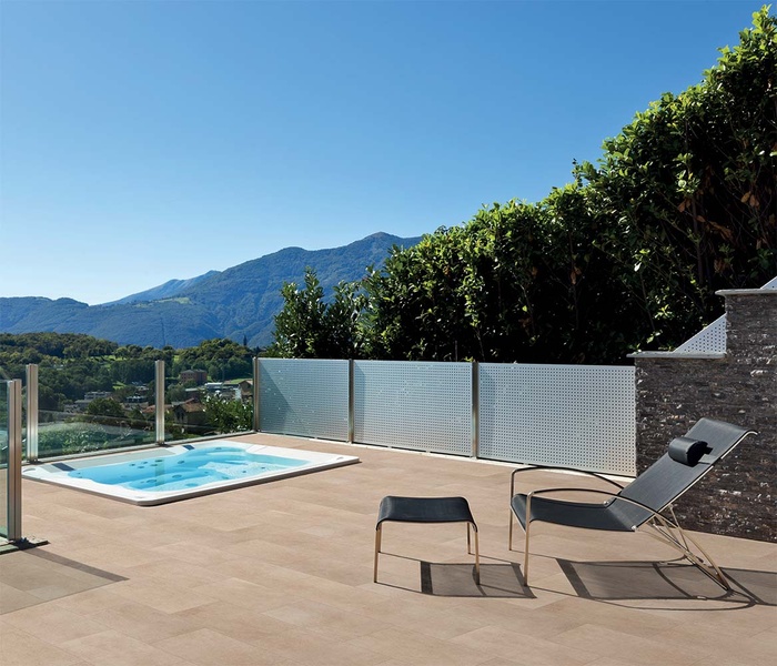 Pavaje și dale din piatră naturală: ghid complet pentru curți, alei și terase — de la alegerea materialului la prevenirea eflorescențelor