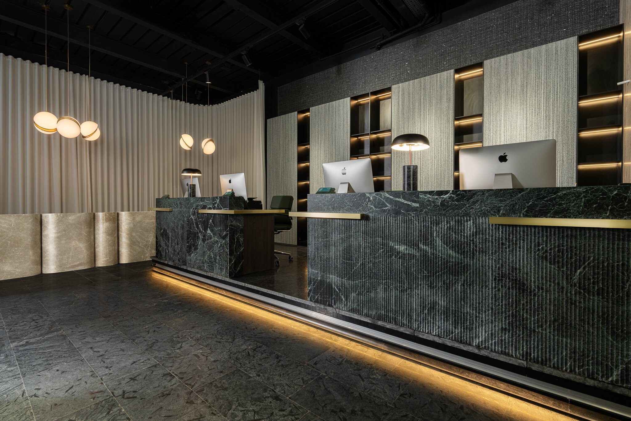 2 Work from here flagship store PIATRAONLINE